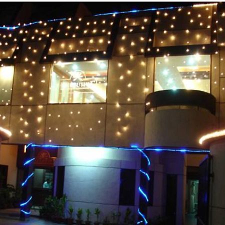 Oyo 15791 Flagship Hotel Executive Hazratganj Lucknow Exteriör bild