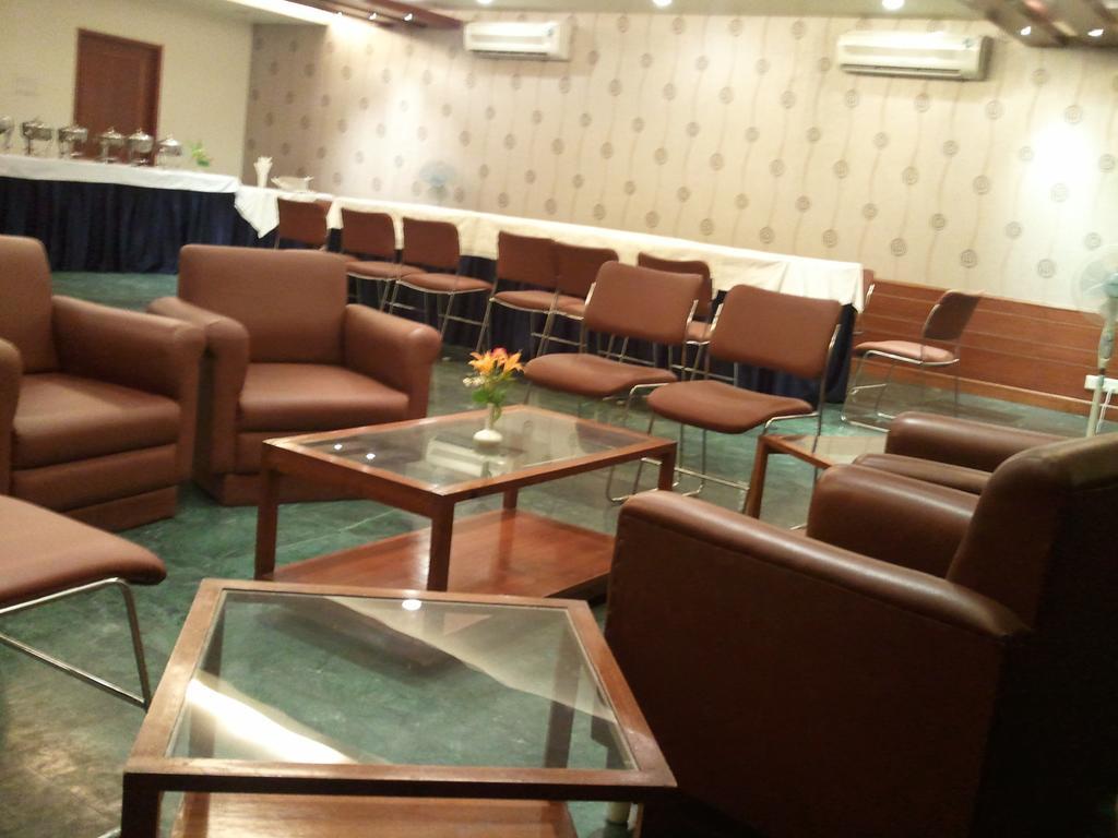 Oyo 15791 Flagship Hotel Executive Hazratganj Lucknow Exteriör bild