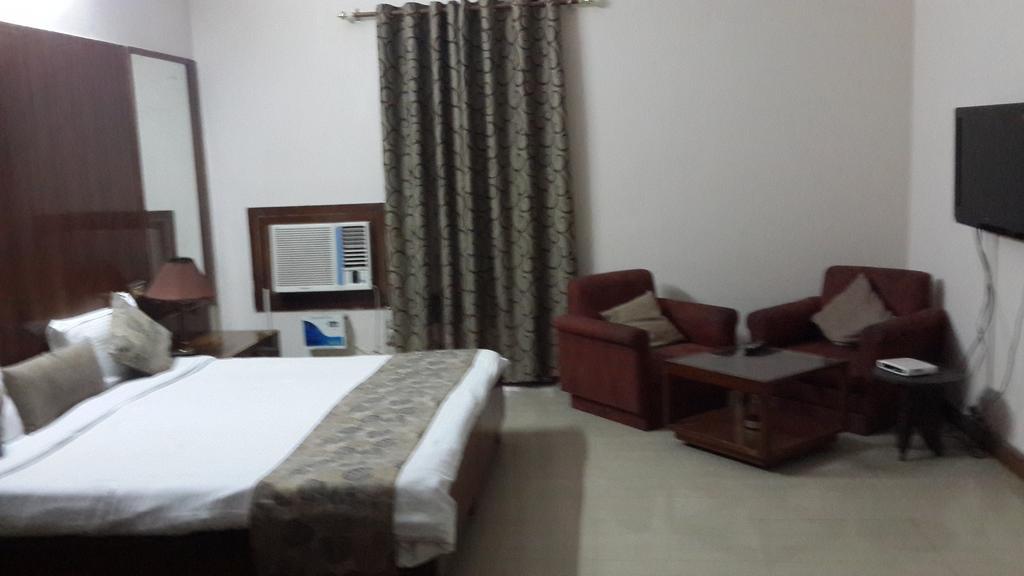 Oyo 15791 Flagship Hotel Executive Hazratganj Lucknow Exteriör bild
