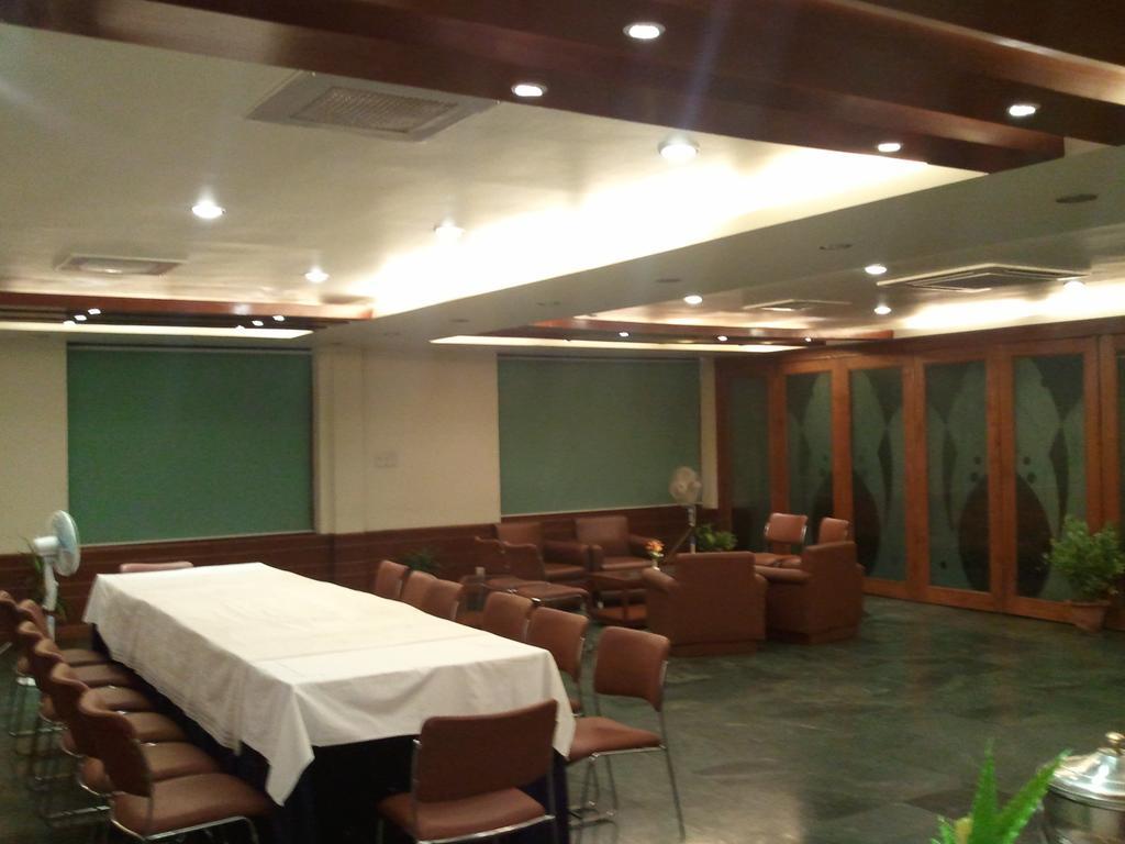 Oyo 15791 Flagship Hotel Executive Hazratganj Lucknow Exteriör bild
