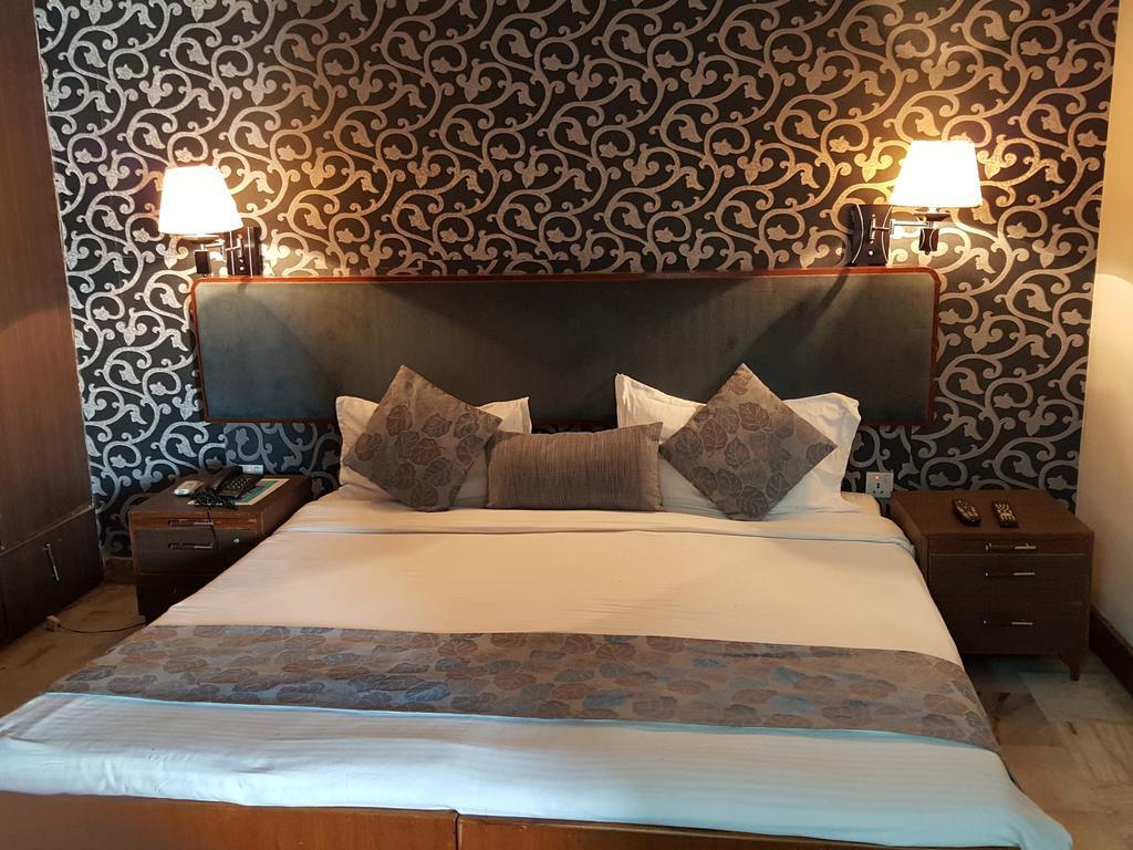 Oyo 15791 Flagship Hotel Executive Hazratganj Lucknow Exteriör bild